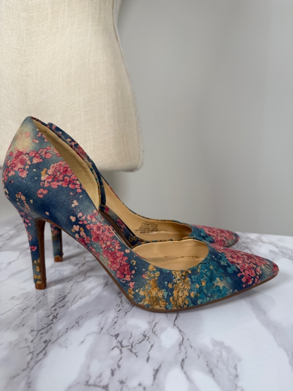 Jessica Simpson Teal Floral Pointed-Toe Pumps - Picture 5 of 7
